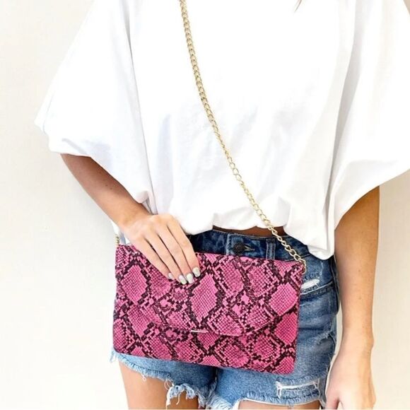 Brand New Faux Pink Snake Skin Crossbody/ Clutch with Gold Chain - Picture 1 of 9